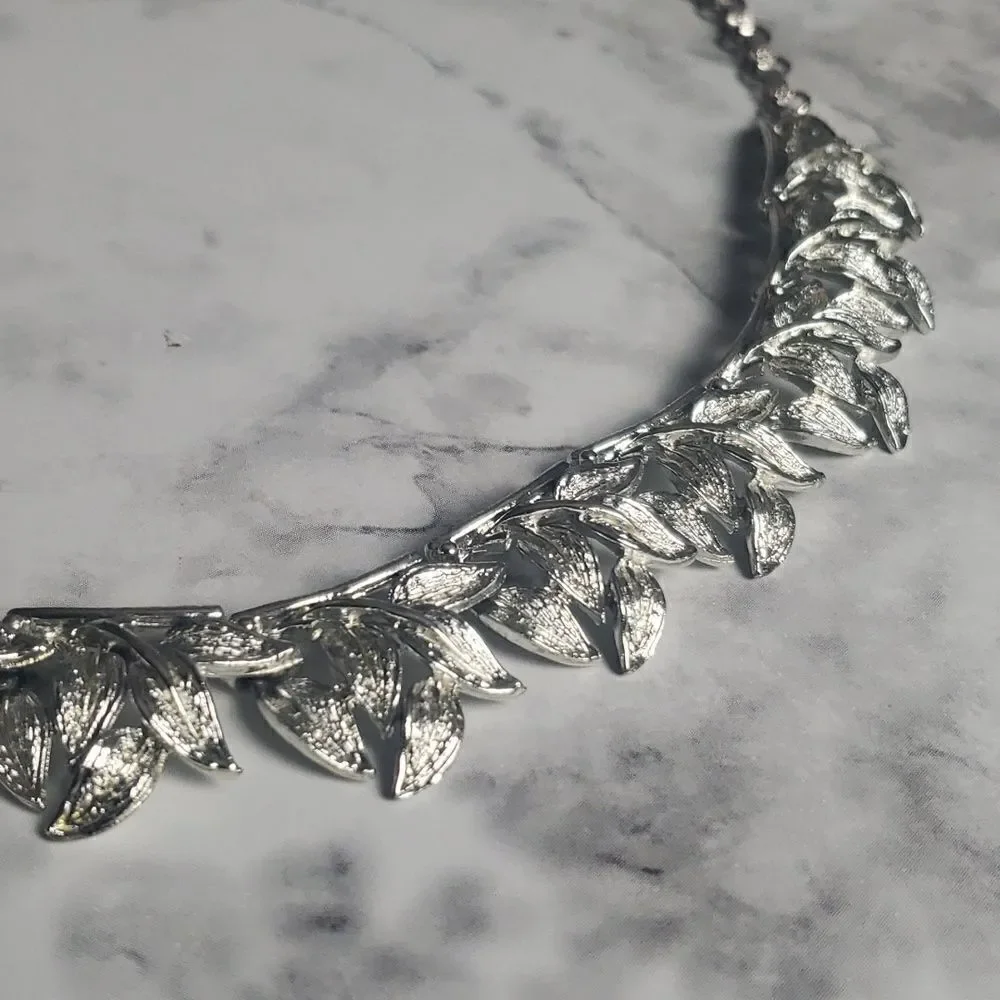 Vintage Silver Caro Textured Leaf Necklace‎